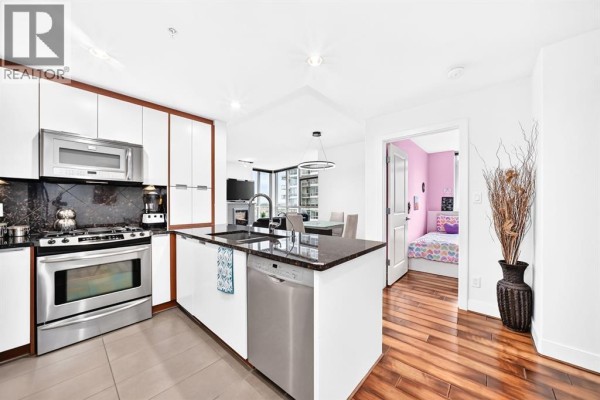 Kitchen - 1405, 99 Spruce Place Sw, Calgary, AB T3C3X7 Photo 4