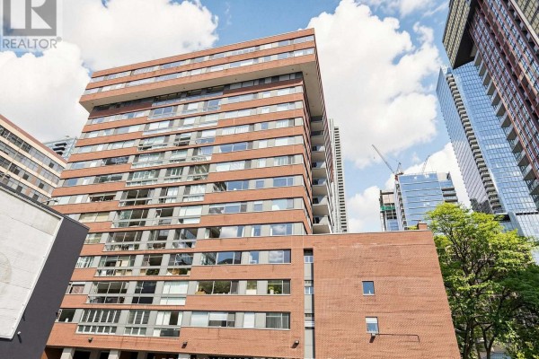 Living room - 1405 - 15 Mcmurrich Street, Toronto, ON M5R3M6 Photo 2