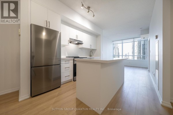 Kitchen - 1405 - 55 Bremner Boulevard, Toronto, ON M5J0A6 Photo 3