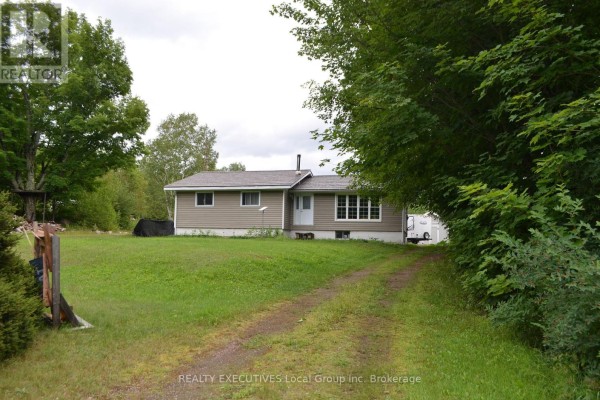 1405 Pioneer Road, Chisholm, ON, photo 2