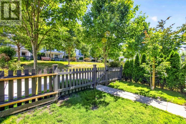1406 11295 Pazarena Place, Maple Ridge, BC V2X4K9 Photo 4