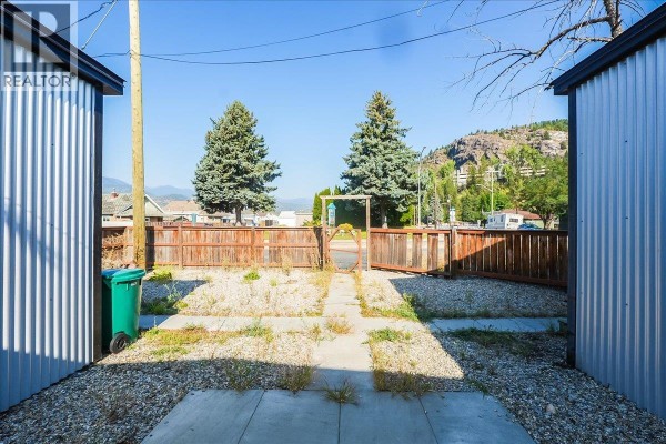 1406 Fourth Avenue, Trail, BC, photo 2