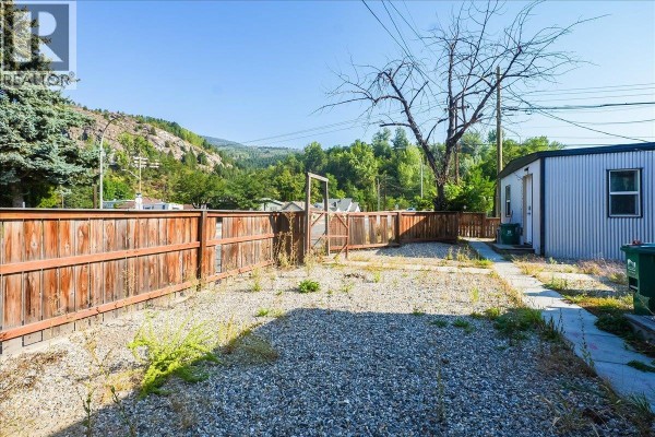 1406 Fourth Avenue, Trail, BC, photo 3
