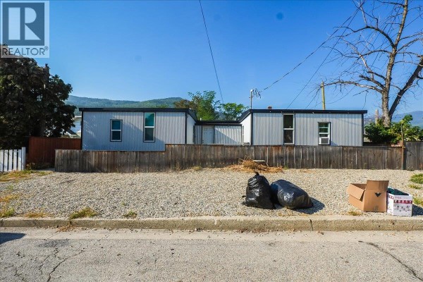 Primary Bedroom - 1406 Fourth Avenue, Trail, BC V1R1S5 Photo 5