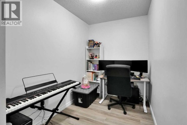 Kitchen - 1407, 8 Bridlecrest Drive Sw, Calgary, AB T2Y0H6 Photo 3