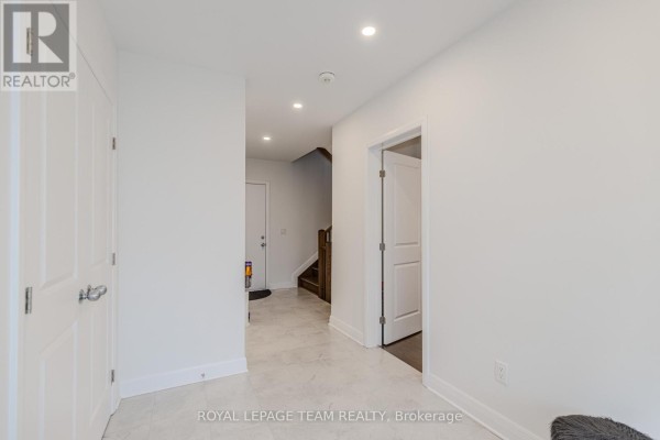 Bathroom - 1407 Hemlock Road, Ottawa, ON K1K5A2 Photo 4