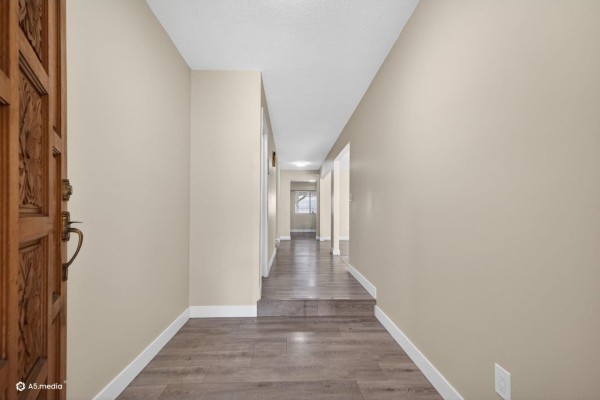 14085 114a Avenue, Surrey, BC V3R2N6 Photo 2