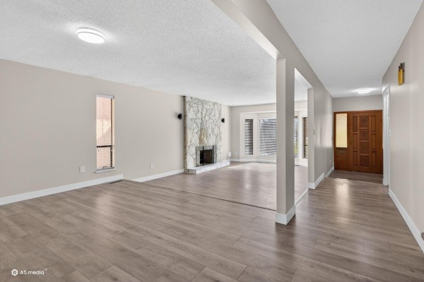 14085 114a Avenue, Surrey, BC V3R2N6 Photo 3