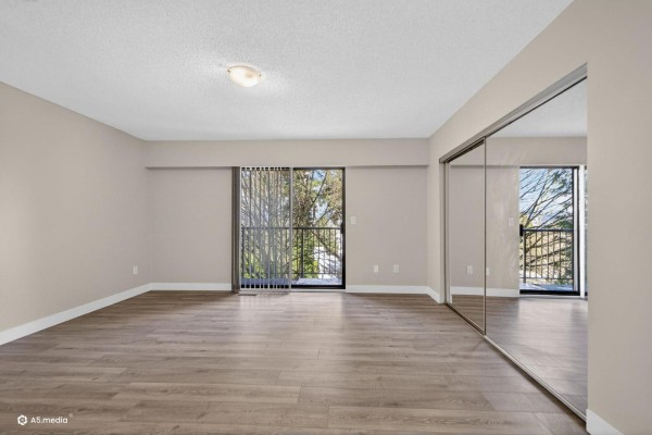 14085 114a Avenue, Surrey, BC V3R2N6 Photo 4