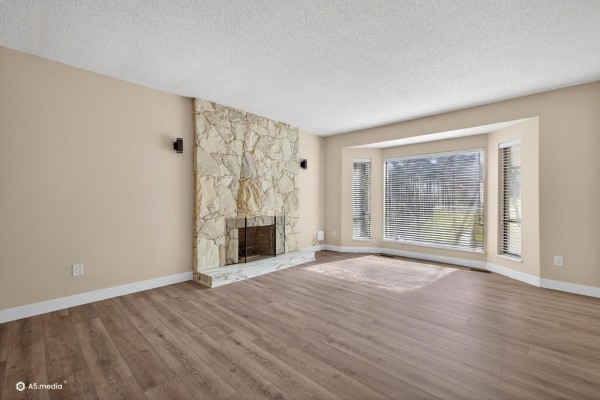 14085 114a Avenue, Surrey, BC V3R2N6 Photo 5