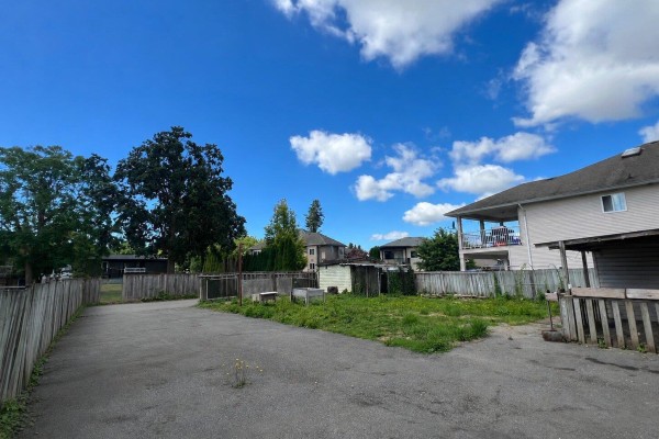 14086 72 Avenue, Surrey, BC V3W2P8 Photo 2