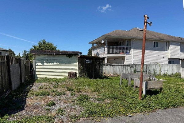 14086 72 Avenue, Surrey, BC V3W2P8 Photo 3