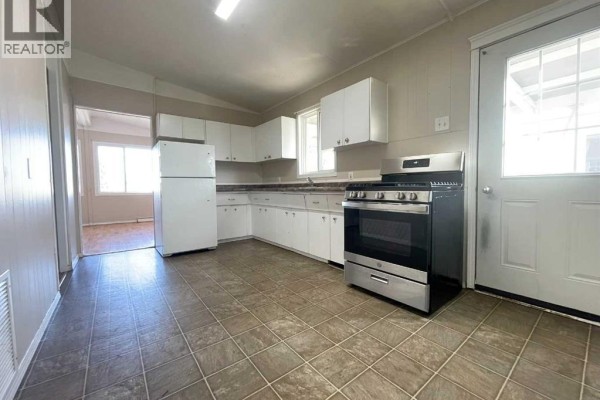 Primary Bedroom - 141, 5308 57 Street, Lloydminster, AB T9V2A3 Photo 4