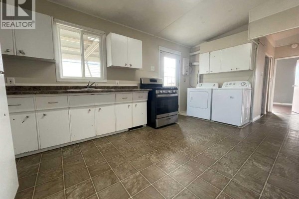 4pc Bathroom - 141, 5308 57 Street, Lloydminster, AB T9V2A3 Photo 5