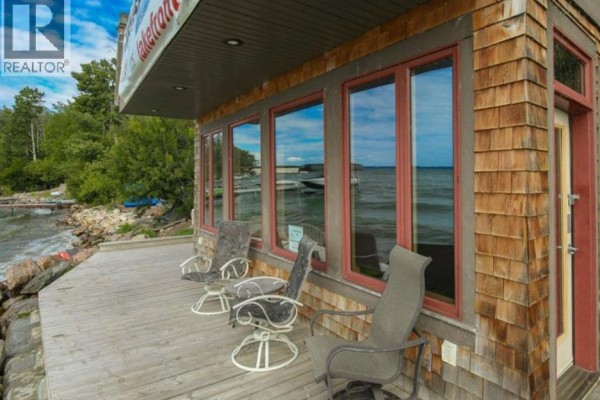 Kitchen - 141 Birchcliff Road, Birchcliff, AB T4S1R6 Photo 4