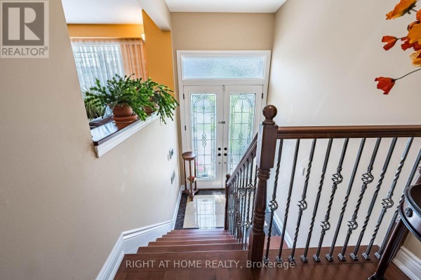 Kitchen - 141 Dollery Court, Toronto, ON M2R3N9 Photo 3