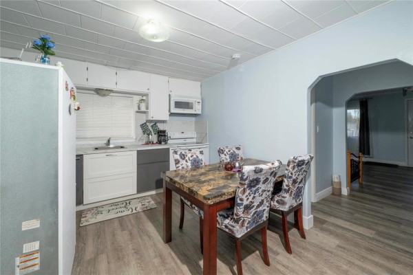 141 Frederick Street, Brandon, MB R7A5K3 Photo 3