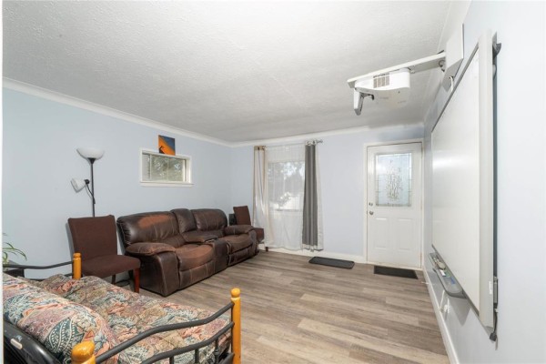 141 Frederick Street, Brandon, MB R7A5K3 Photo 4