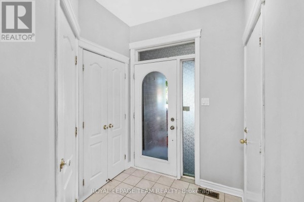 Dining room - 141 Hearst Way, Ottawa, ON K2L4G5 Photo 4