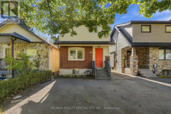 Living room - 141 Lake Crescent, Toronto, ON M8V1W2 Photo 3