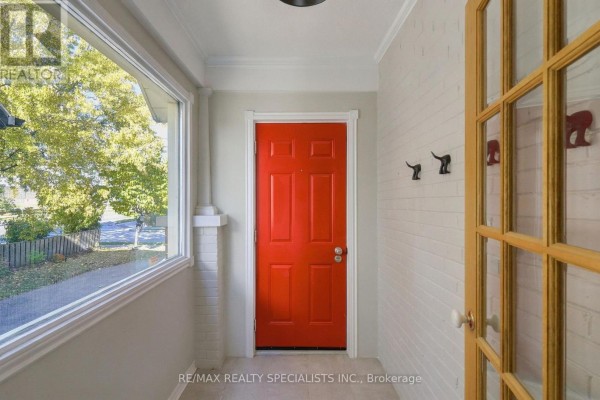 Kitchen - 141 Lake Crescent, Toronto, ON M8V1W2 Photo 5