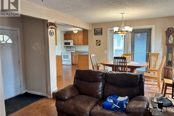 Kitchen - 141 Stewart Crescent, Kindersley, SK S0L1S1 Photo 3