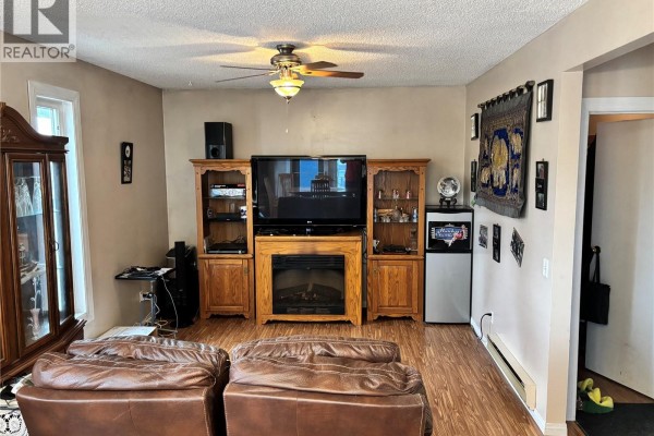 Living room - 141 Stewart Crescent, Kindersley, SK S0L1S1 Photo 4