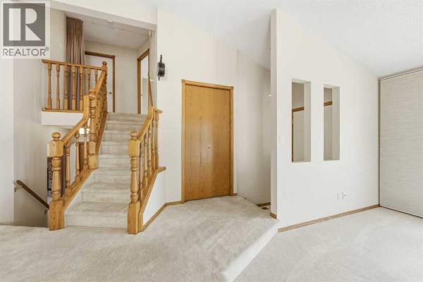 Living room - 141 Woodbrook Road Sw, Calgary, AB T2W6C6 Photo 4