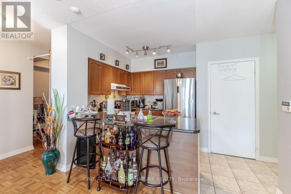 1410 - 38 Fontenay Court, Toronto, ON M9A5H5 Photo 5