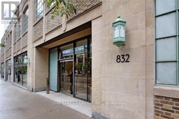 1410 - 832 Bay Street, Toronto