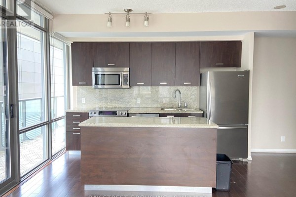 Kitchen - 1410 - 832 Bay Street, Toronto, ON M5S1Z6 Photo 3