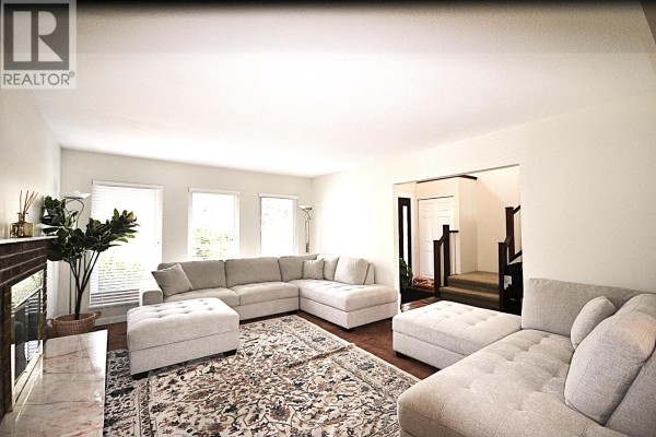 1410 Lansdowne Drive, Coquitlam, BC V3E1Y4 Photo 3