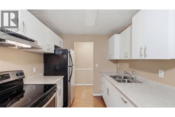 4pc Bathroom - 1410 Penticton Avenue Unit# 111, Penticton, BC V2A2N5 Photo 5
