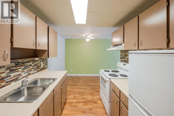 4pc Bathroom - 1410 Penticton Avenue Unit# 211, Penticton, BC V2A2N5 Photo 5