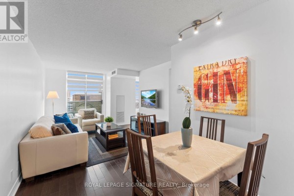 Entryway with tile flooring and mirrored closet doors - 1411 - 212 Eglinton Avenue E, Toronto