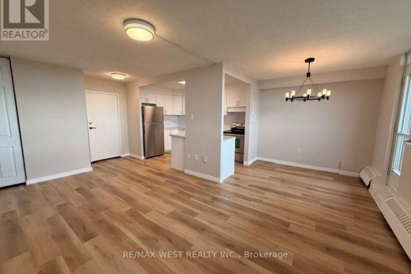 1411 - 541 Blackthorn Avenue, Toronto, ON M6M5A6 Photo 5