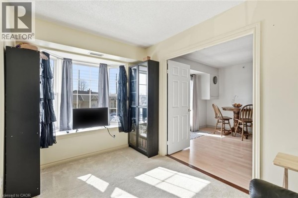 Living room - 1411 Walkers Line Unit# 213, Burlington, ON L7M4P5 Photo 5