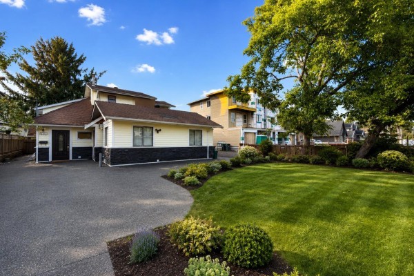 14115 110 Avenue, Surrey, BC V3R1Z3 Photo 2