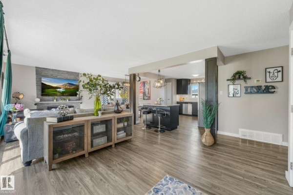 Family room - 14115 70 St Nw, Edmonton, AB T5C0L3 Photo 4