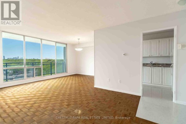 Foyer - 1412 - 150 Lakeshore Road W, Mississauga, ON L5H3R2 Photo 4