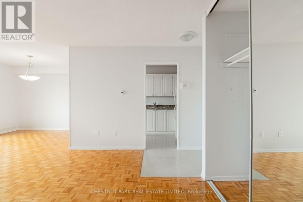 Bedroom - 1412 - 150 Lakeshore Road W, Mississauga, ON L5H3R2 Photo 5