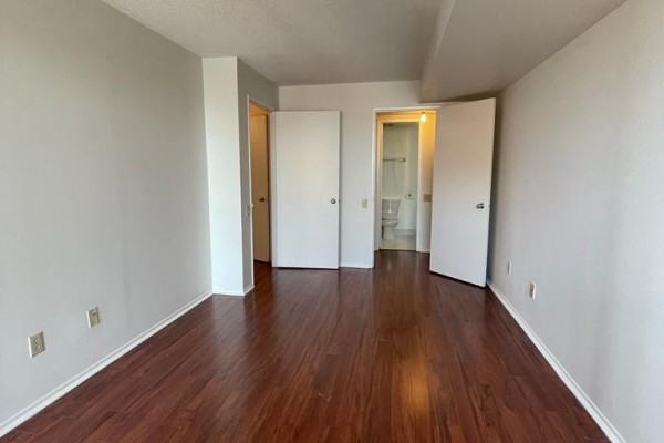 Kitchen - 1412 - 2460 Eglinton Avenue E, Toronto, ON M1K5J7 Photo 3