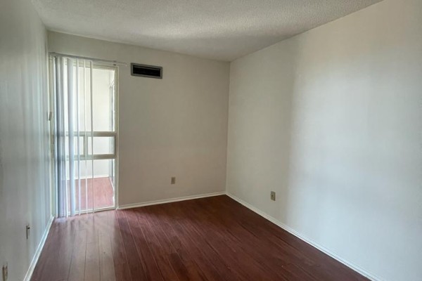 Primary Bedroom - 1412 - 2460 Eglinton Avenue E, Toronto, ON M1K5J7 Photo 4
