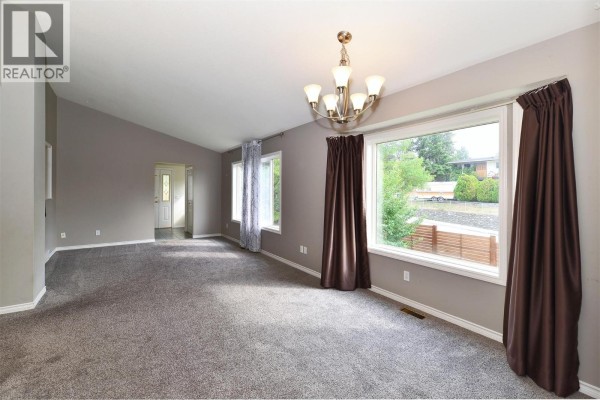 4pc Ensuite bath - 1412 Lawrence Avenue, Kelowna, BC V1Y6M8 Photo 4