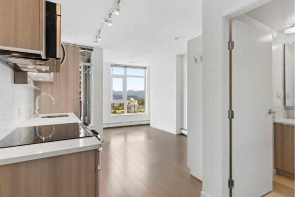 1413 13308 Central Avenue, Surrey, BC V3T0M4 Photo 2