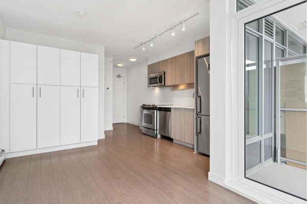 1413 13308 Central Avenue, Surrey, BC V3T0M4 Photo 5