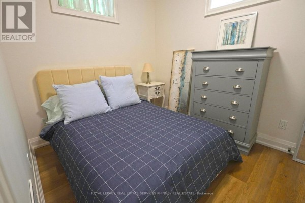 1413 Queen Victoria Avenue, Mississauga, ON L5H3H2 Photo 3