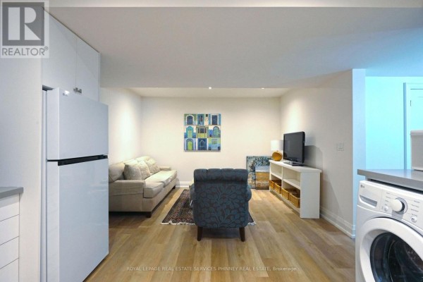 1413 Queen Victoria Avenue, Mississauga, ON L5H3H2 Photo 4