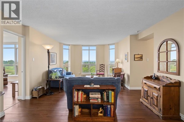 Living room - 1414 King Street E Unit# 803, Kitchener, ON N2G4T8 Photo 5
