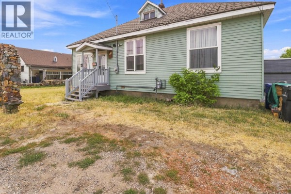 1415 4 Street N, Cranbrook, BC, photo 2